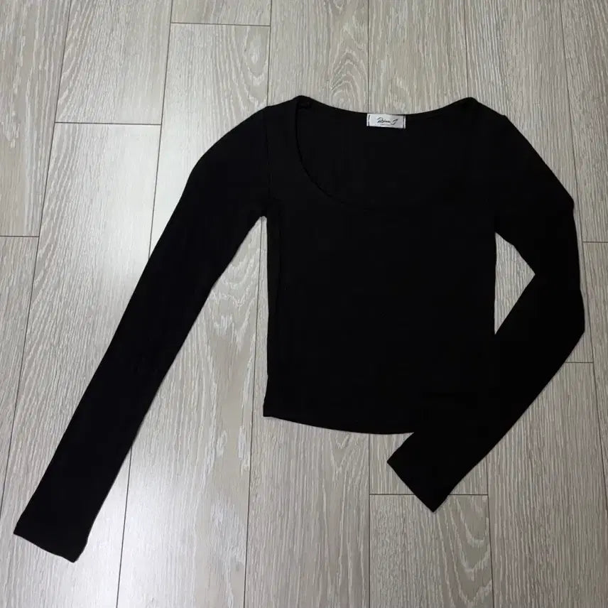 [BUNJANG] Black Slim Fit Long Sleeve T-shirt / 잔골지티.긴팔티.스판티.슬림핏.신축성굿.기본티.세미크롭티.검정티.블랙티