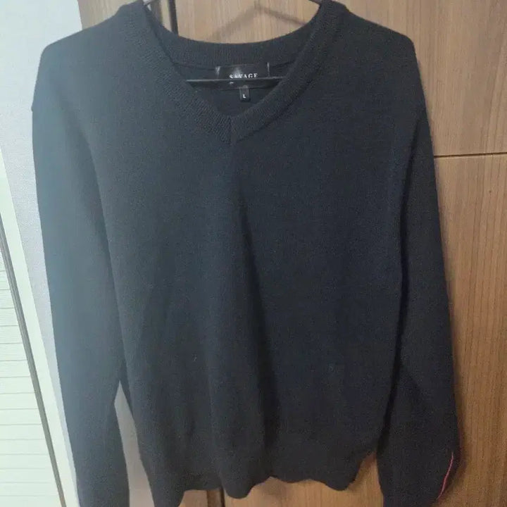 [BUNJANG] Savage V-Neck Knit Black L Size / 세비지 브이넥 니트 블랙 L사이즈