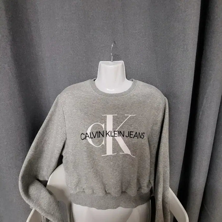[BUNJANG] Calvin Klein Custom Cropped Sweatshirt / 캘빈클라인 커스텀 크롭맨투맨