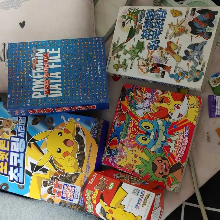[SOLD OUT] 포켓몬 데이터 파일 + 전국도감 2종 +기타 박스 굿즈 세트 판매