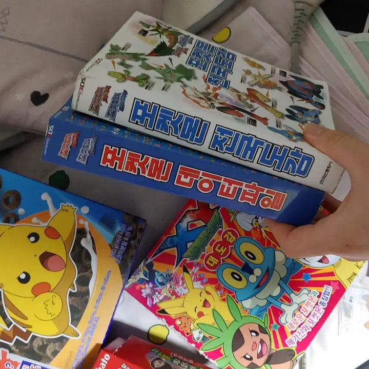 [SOLD OUT] 포켓몬 데이터 파일 + 전국도감 2종 +기타 박스 굿즈 세트 판매