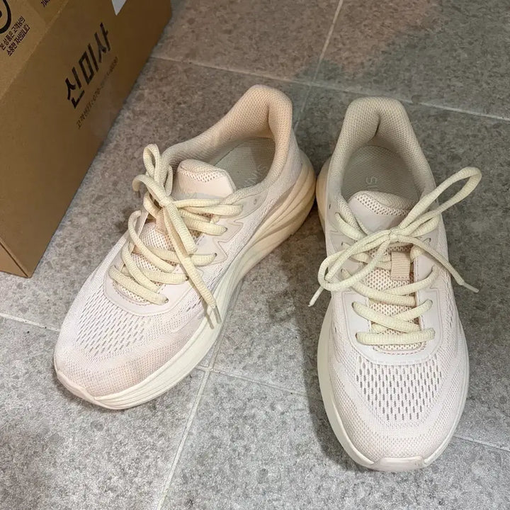 [SOLD OUT] 신미사 자세교정 운동화 착화 5회 미만