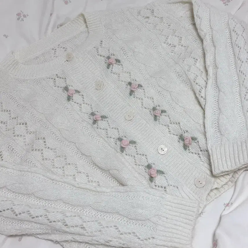 [BUNJANG] Vintage Ivory Cable Knit Rose Point Cardigan / 아이보리 꽈배기 로즈 빈티지 가디건 / 빈티지 모리걸 모리룩 로맨틱