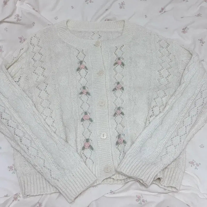 [BUNJANG] Vintage Ivory Cable Knit Rose Point Cardigan / 아이보리 꽈배기 로즈 빈티지 가디건 / 빈티지 모리걸 모리룩 로맨틱