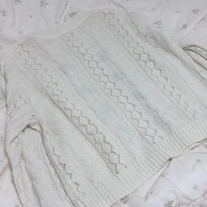 [BUNJANG] Vintage Ivory Cable Knit Rose Point Cardigan / 아이보리 꽈배기 로즈 빈티지 가디건 / 빈티지 모리걸 모리룩 로맨틱
