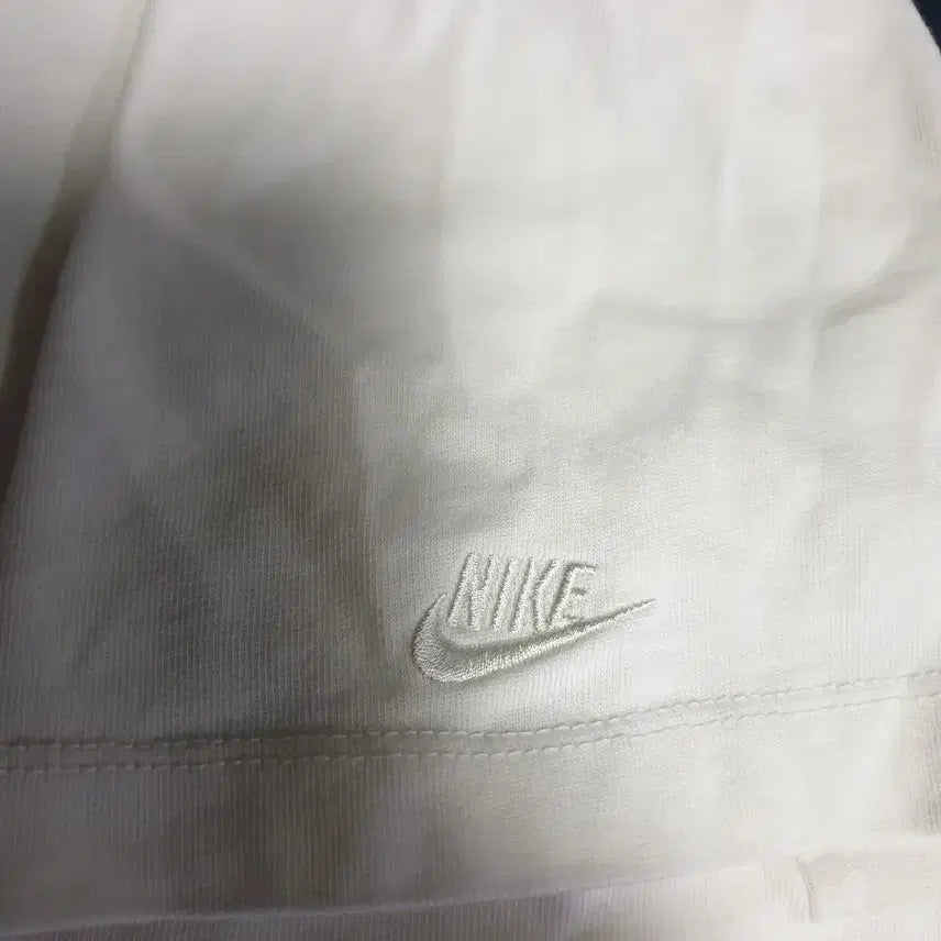 [SOLD OUT] 나이키 오버사이즈 애플로고 반팔티 화이트 (L)