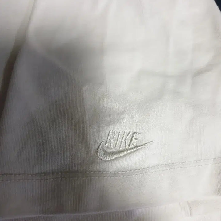 [SOLD OUT] 나이키 오버사이즈 애플로고 반팔티 화이트 (L)