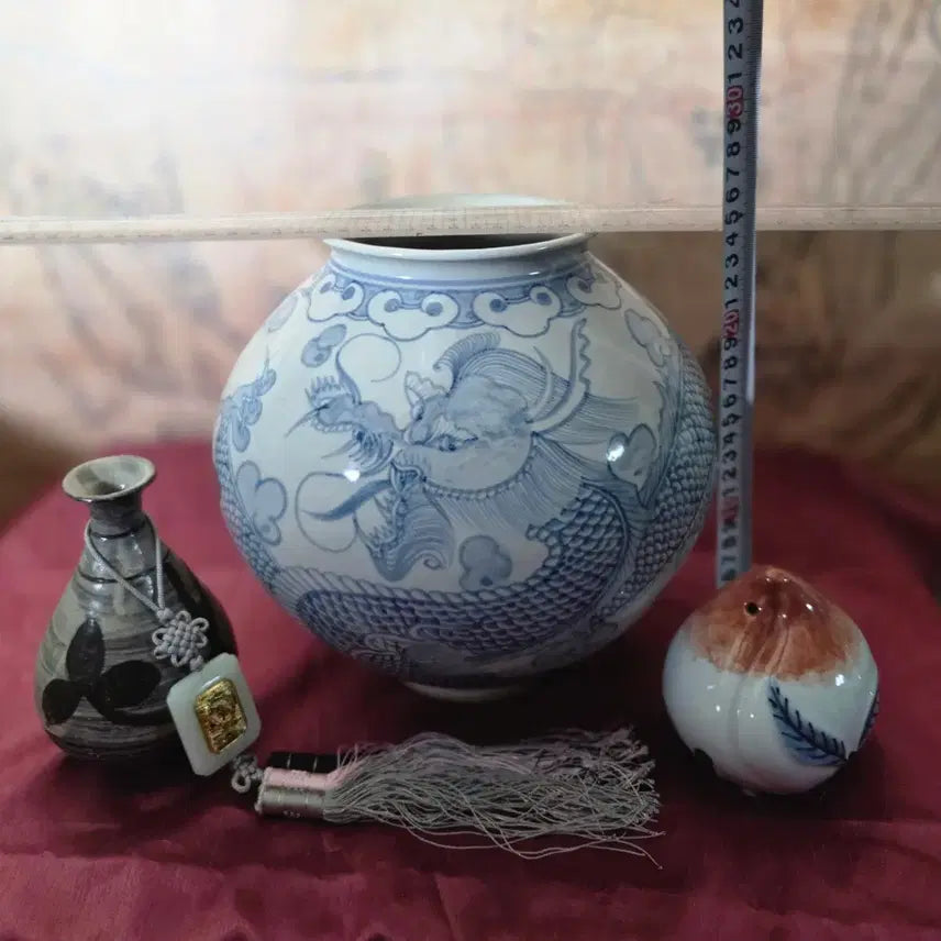 [BUNJANG] Celadon Porcelain Dragon Jar / 청화백자 운용문 달항아리