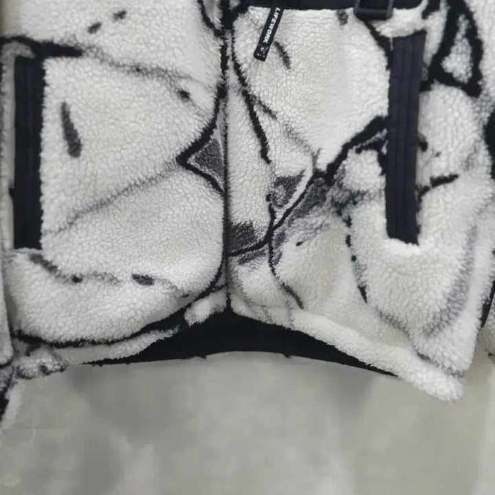 [BUNJANG] Life Work Pattern White Reversible Fleece Jacket M / 라이프워크 패턴 화이트 양면 후리스 자켓 M