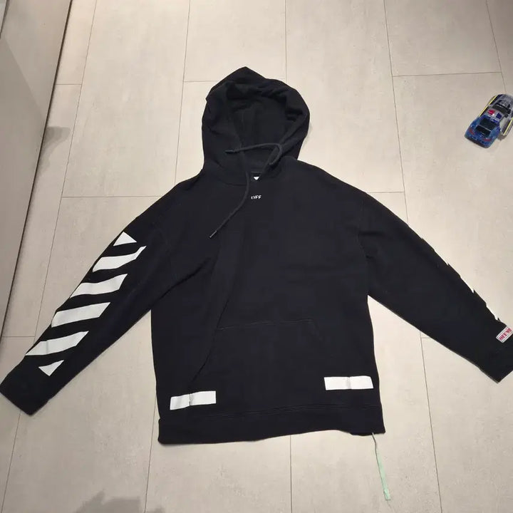 [SOLD OUT] 오프화이트 블랙 애로우 후드티 105