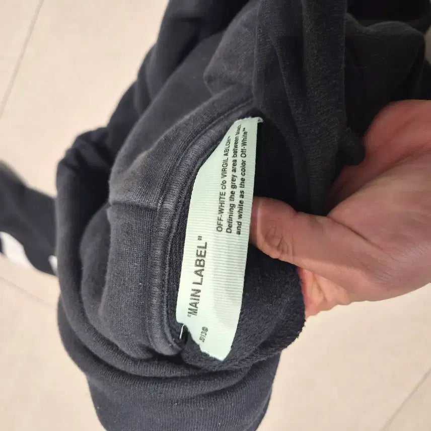 [SOLD OUT] 오프화이트 블랙 애로우 후드티 105
