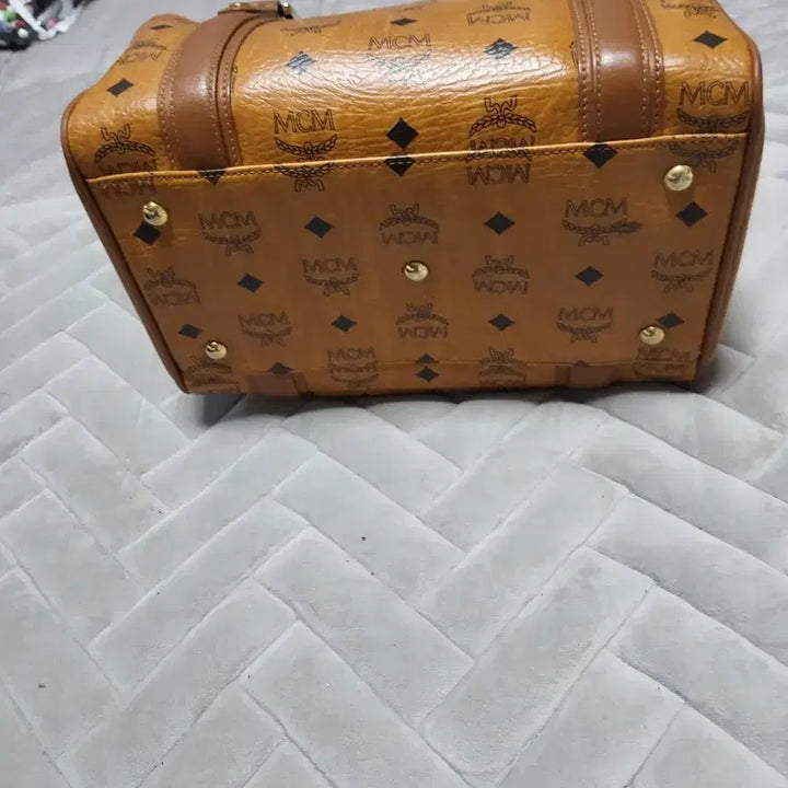 [SOLD OUT] 엠씨엠 가방 성주택 있어요