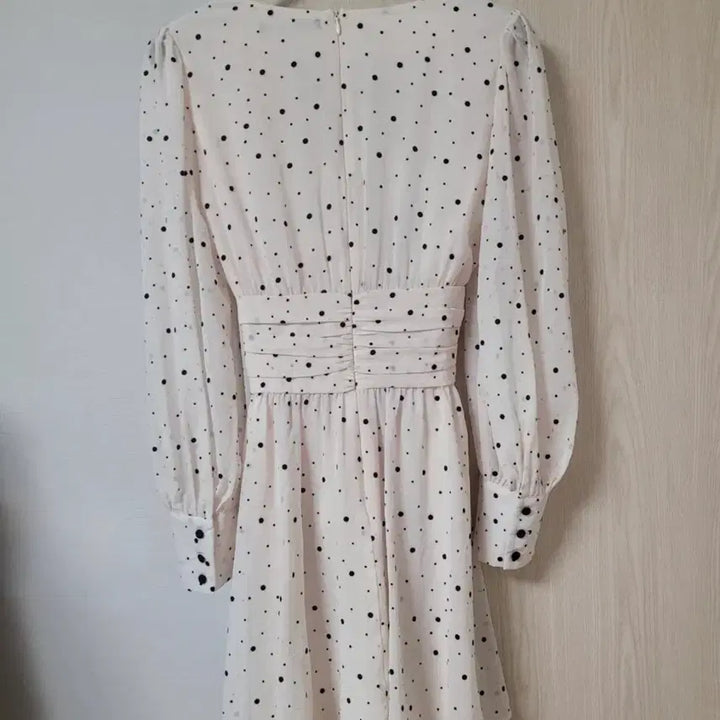[BUNJANG] ZARA 도트 랩 셔링 벨트 원피스 / ZARA 도트 랩 셔링 브이넥 원피스