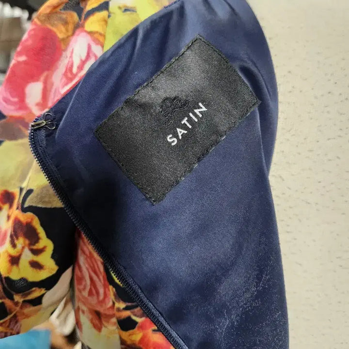 [BUNJANG] SATIN Floral Print A-line Dress / SATIN 플라워 원피스 A라인 슬림핏 하객룩