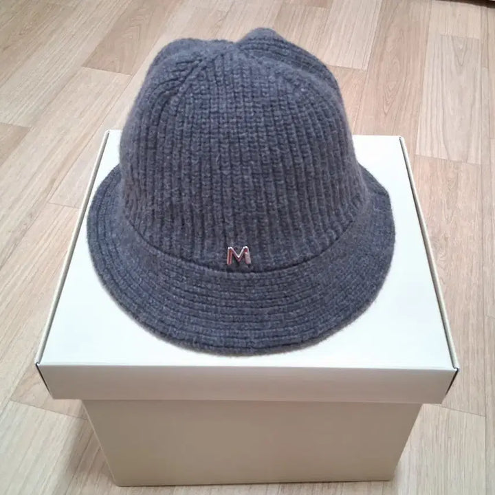 [BUNJANG] Maschera Bucket Hat and Earmuffs Set / 마스케라 버킷햇 모자와 귀가리개 세트