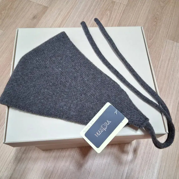 [BUNJANG] Maschera Bucket Hat and Earmuffs Set / 마스케라 버킷햇 모자와 귀가리개 세트