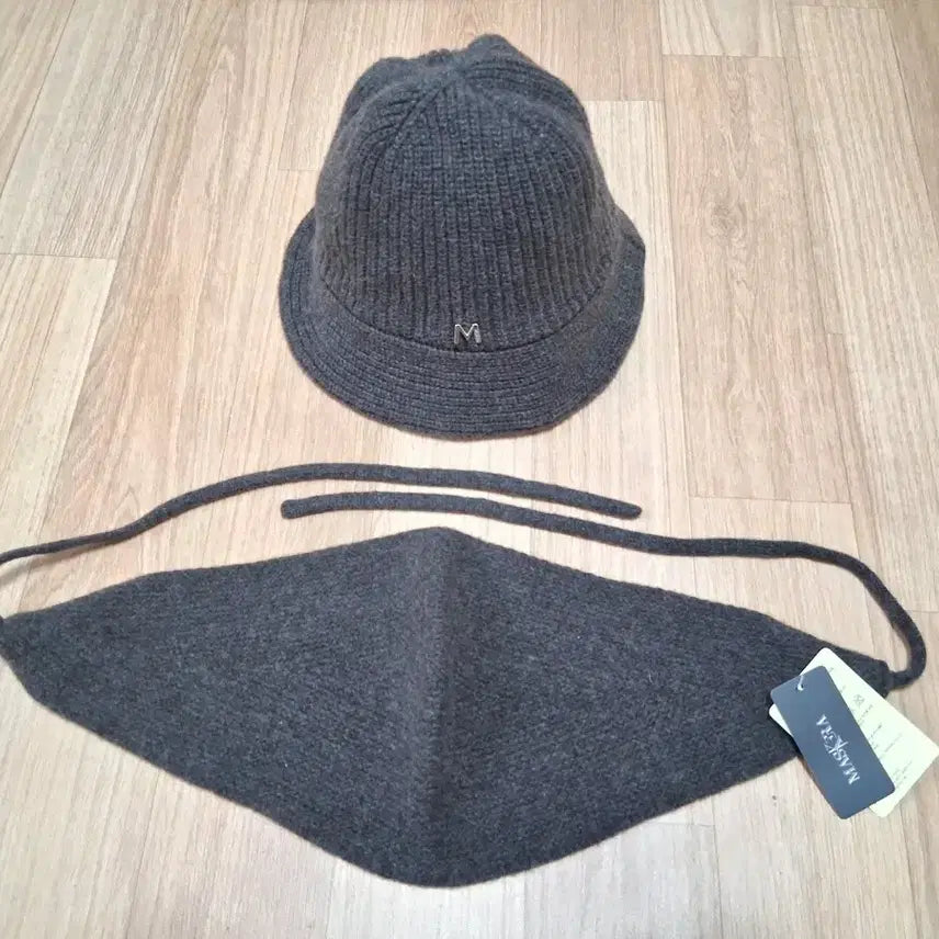 [BUNJANG] Maschera Bucket Hat and Earmuffs Set / 마스케라 버킷햇 모자와 귀가리개 세트