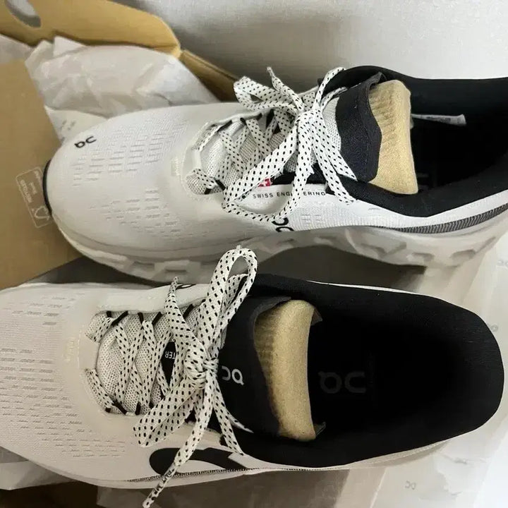 [SOLD OUT] On 온러닝 여성 클라우드 몬스터 올 화이트 240