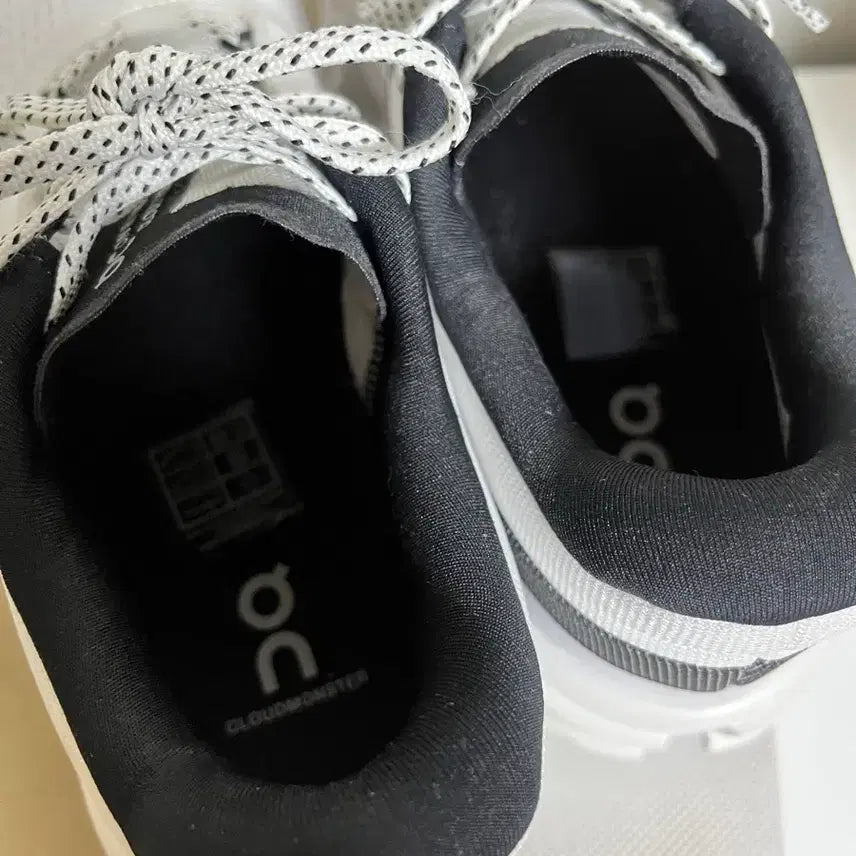 [SOLD OUT] On 온러닝 여성 클라우드 몬스터 올 화이트 240