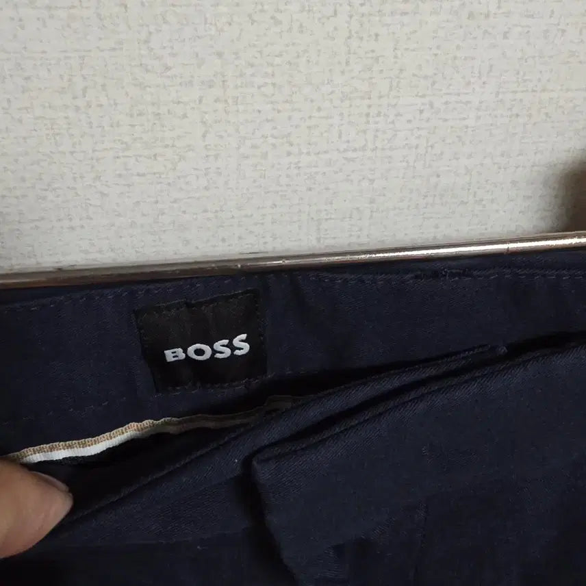 [SOLD OUT] 휴고보스(BOSS) KAITO 슬림핏 치노 팬츠 - 네이비 (54사이즈