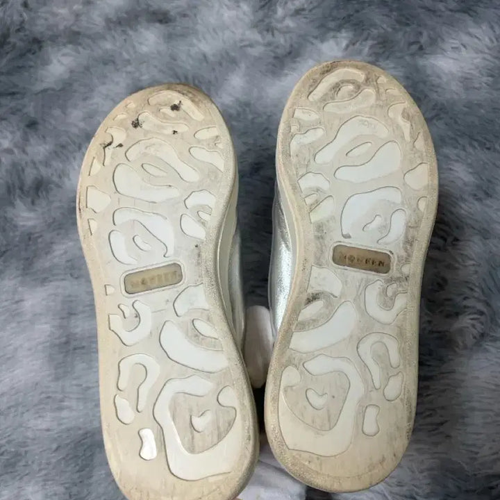 [BUNJANG] Alexander McQueen Oversized Sneakers Silver/Navy (Size 41) / [41 size] 알렉산더 맥퀸 오버솔 스니커즈 실버/네이비