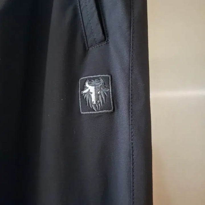 [SOLD OUT] 블랙 블랙 야크 바지 로고 패치