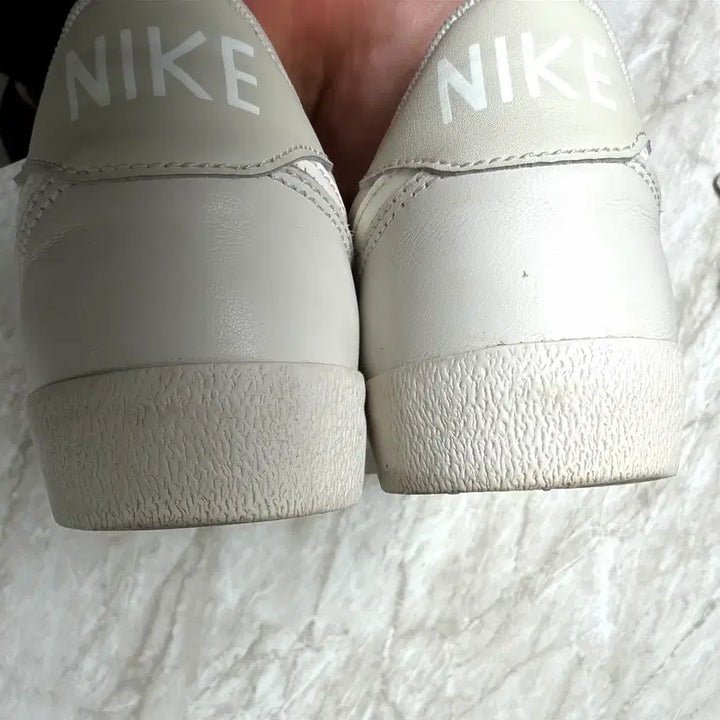[SOLD OUT] 국내매장 나이키 킬샷 2 레더 남성 신발 HM9431-100 260미리