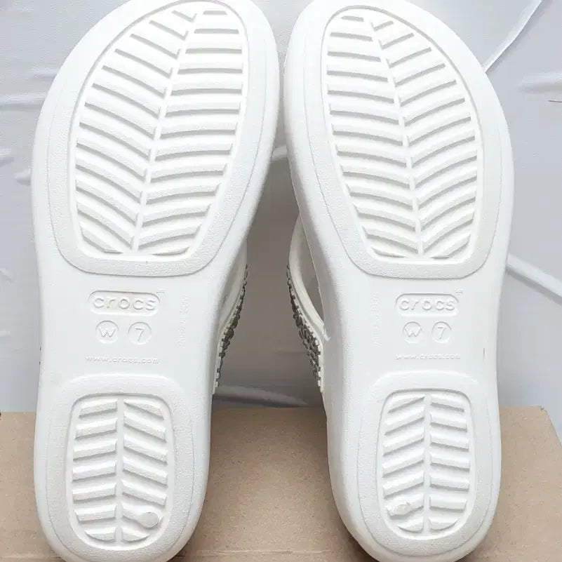 [SOLD OUT] CROCS 크록스 웨지 샌들 W7 (240정도)
