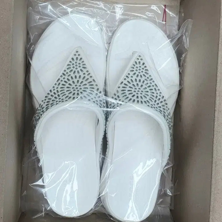 [SOLD OUT] CROCS 크록스 웨지 샌들 W7 (240정도)