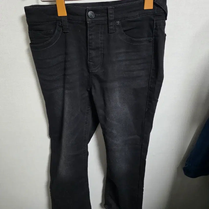 [BUNJANG] True Religion Black Big T Horseshoe Embroidery Stretch Pants / 트루릴리전 정품 블랙 빅 T 말발굽 자수 스판 팬츠 (30사이즈)