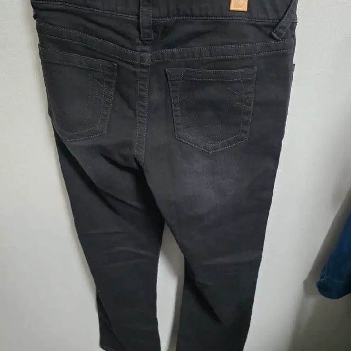 [BUNJANG] True Religion Black Big T Horseshoe Embroidery Stretch Pants / 트루릴리전 정품 블랙 빅 T 말발굽 자수 스판 팬츠 (30사이즈)