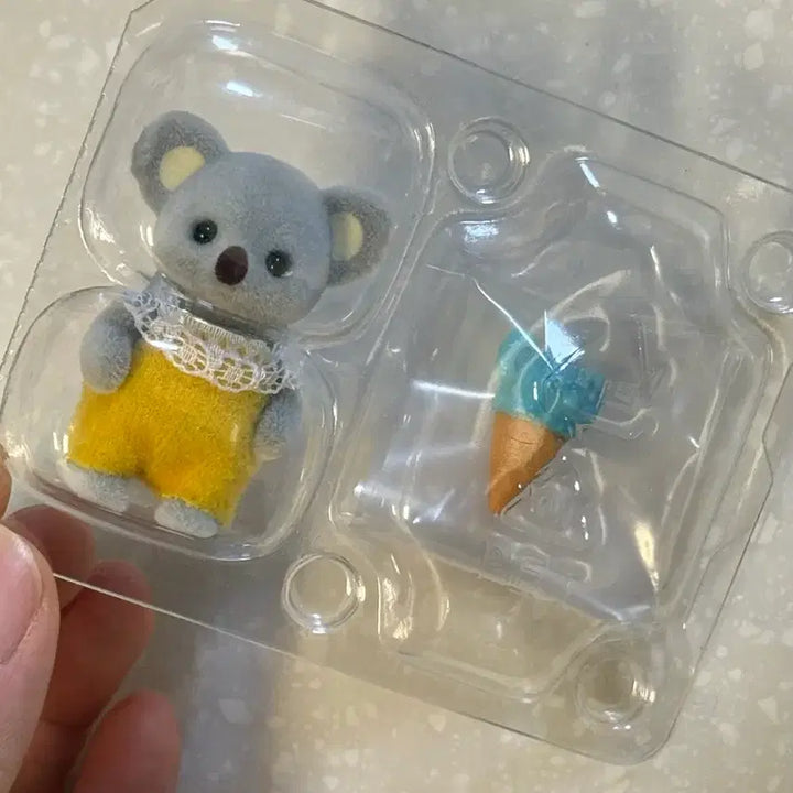 [BUNJANG] Sylvanian Families Koala Doll with Ice Cream / 실바니안 코알라 인형 + 아이스크림