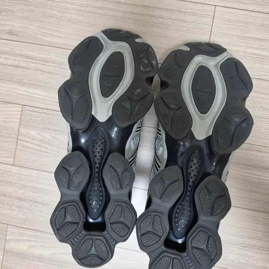 [SOLD OUT] 아식스 젤 퀀텀 270 팝니다