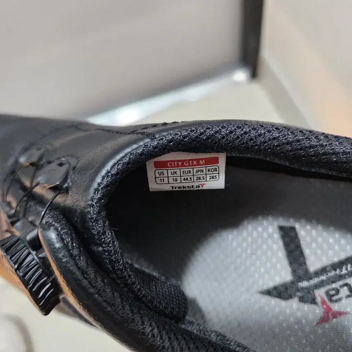 [BUNJANG] Treksta City GTX Gore-Tex Hiking Shoes / 트렉스타 고어텍스 시티GTX 285