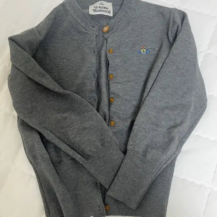 [SOLD OUT] 비비안웨스트우드 크롭 가디건