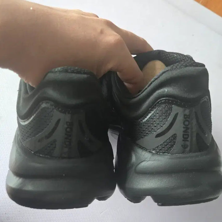 [BUNJANG] Hoka Bondi 9 Sneakers (Size 245) / 호카 본디9 운동화 새상품  사이즈 245