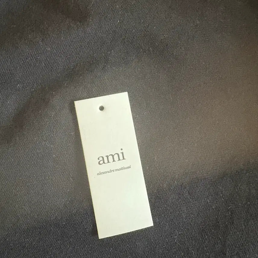 [BUNJANG] Ami Small Logo Sweatshirt (Black) / 아미 스몰로고 맨투맨 s