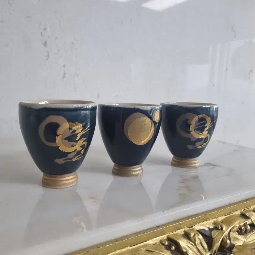 [BUNJANG] Unbo Kim Ki Chang Studio Gold Porcelain Wine Cup Set / (희귀 소장템) 운보 김기창 공방 금채 도자 술잔 세트 (3P)