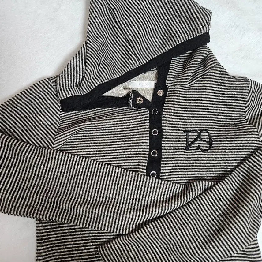 [BUNJANG] Illygo 129 Button Hood Long Sleeve Shirt / 일리고 129 버튼 후드 롱슬리브 베이지 블랙