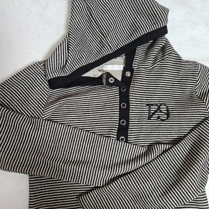 [BUNJANG] Illygo 129 Button Hood Long Sleeve Shirt / 일리고 129 버튼 후드 롱슬리브 베이지 블랙
