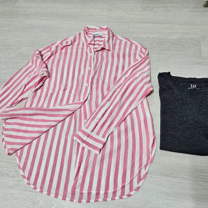 [BUNJANG] Gap Long Sleeve T-shirt and Striped Shirt Set / 갭 긴팔티 + 스트라이프 셔츠 세트