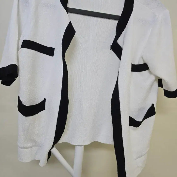 [SOLD OUT] 화이트 블랙 배색 반팔 가디건