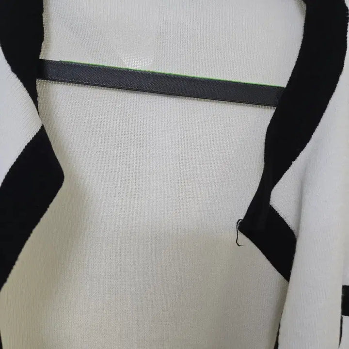 [SOLD OUT] 화이트 블랙 배색 반팔 가디건