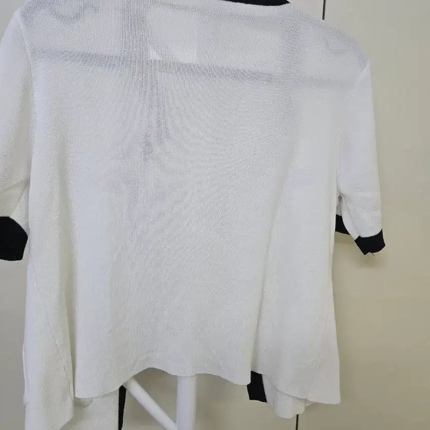[SOLD OUT] 화이트 블랙 배색 반팔 가디건
