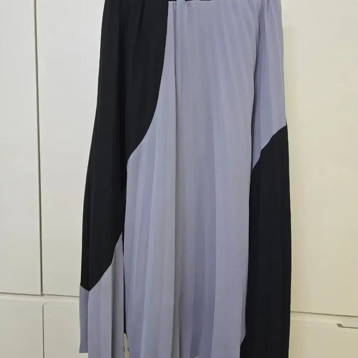 [BUNJANG] Black and Gray Pleated Long Skirt / 블랙/회색 플리츠 롱 스커트