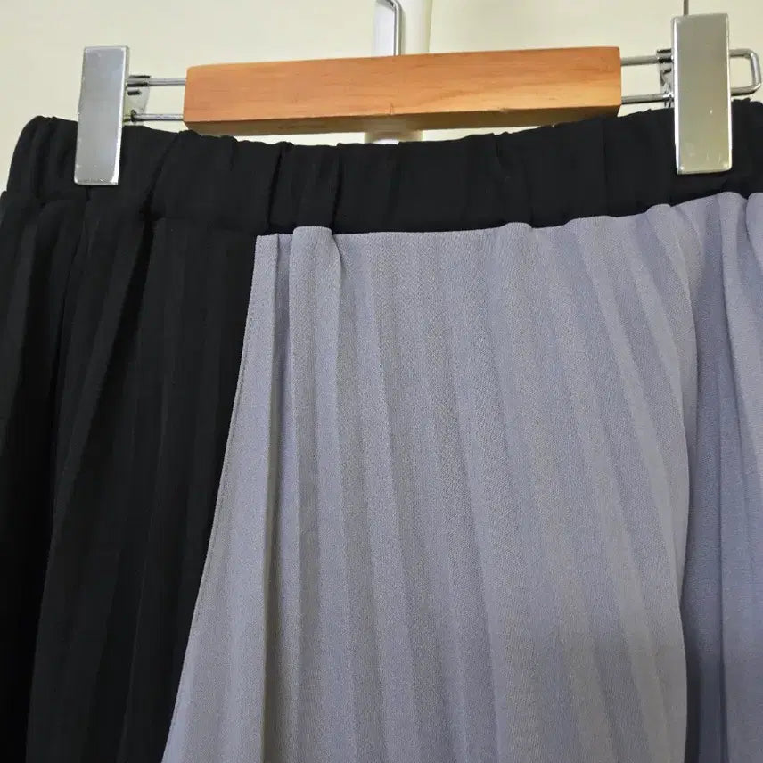 [BUNJANG] Black and Gray Pleated Long Skirt / 블랙/회색 플리츠 롱 스커트