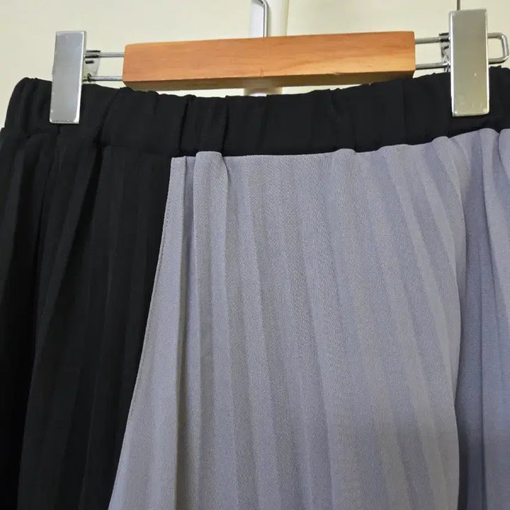 [BUNJANG] Black and Gray Pleated Long Skirt / 블랙/회색 플리츠 롱 스커트