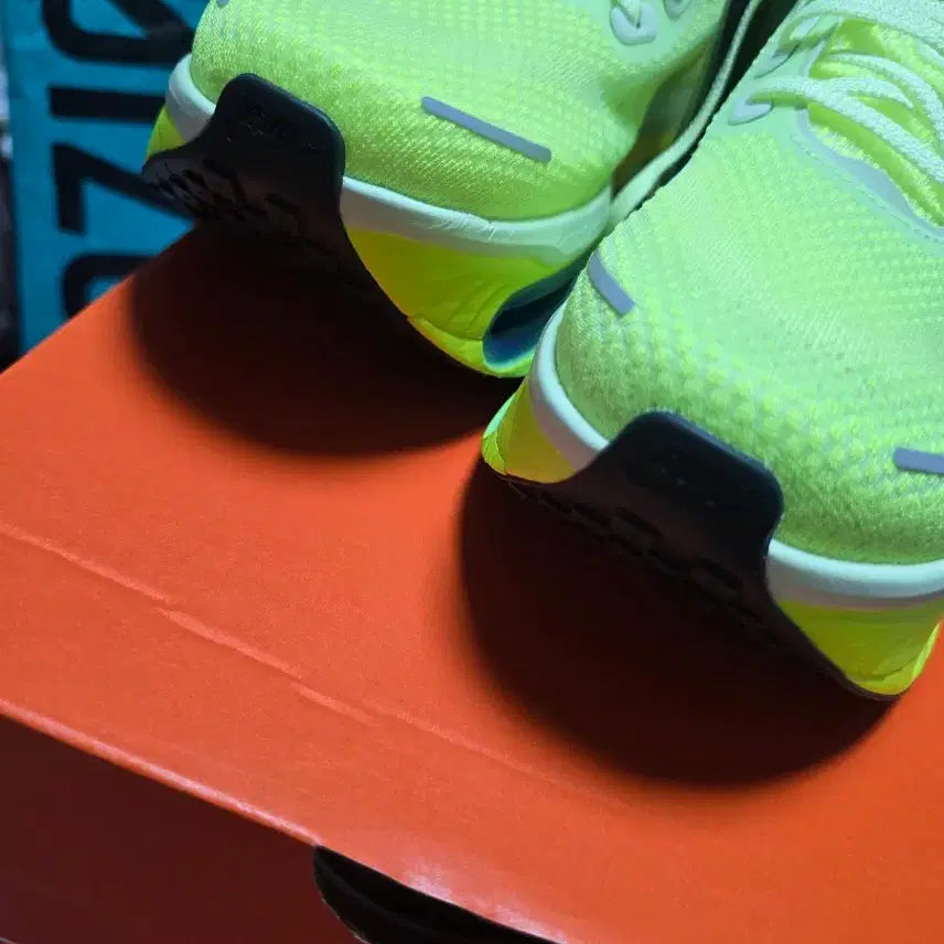 [BUNJANG] Nike Vomero Premium Bolt Sapphire Sneakers / 보메로프리미엄 볼트사파이어 270 새상품 (일본공홈판)