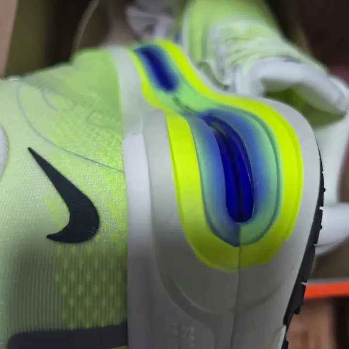 [BUNJANG] Nike Vomero Premium Bolt Sapphire Sneakers / 보메로프리미엄 볼트사파이어 270 새상품 (일본공홈판)