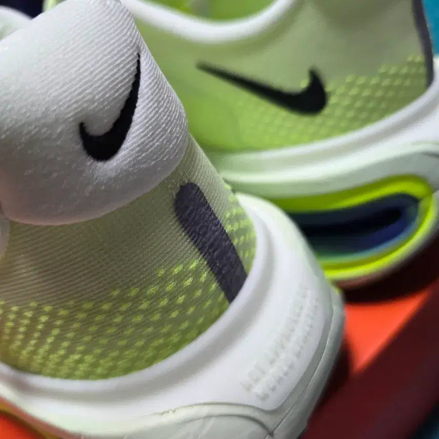 [BUNJANG] Nike Vomero Premium Bolt Sapphire Sneakers / 보메로프리미엄 볼트사파이어 270 새상품 (일본공홈판)